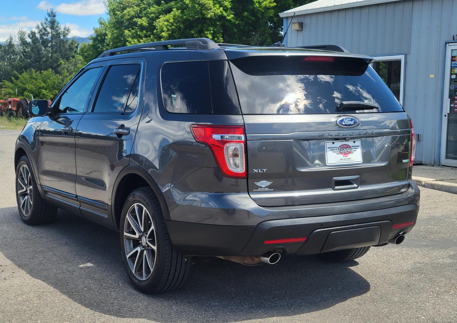 2015 Grey /Black Ford Explorer XLT (1FM5K8D8XFG) with an 3.5 V6 engine, 6 Speed Auto transmission, located at 450 N Russell, Missoula, MT, 59801, (406) 543-6600, 46.874496, -114.017433 - Loaded AWD SUV. 3.5L V6 Engine. 6 Speed Automatic. Power Leather Heated Front Seats. 3rd Row Seating. Power Sunroof. AM FM XM CD. Navigation Ready. Cruise. Tilt. Power Rear Hatch. Backup Camera. Bluetooth. - Photo#6